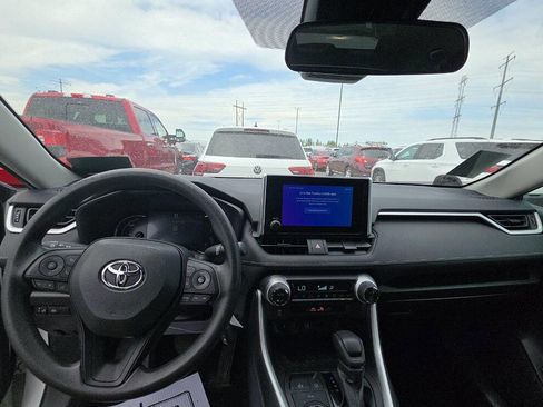 Used 2024 Toyota RAV4 LE AWD/4WD image 14
