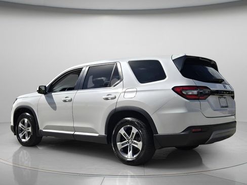 Used 2025 Honda Pilot EX-L image 8