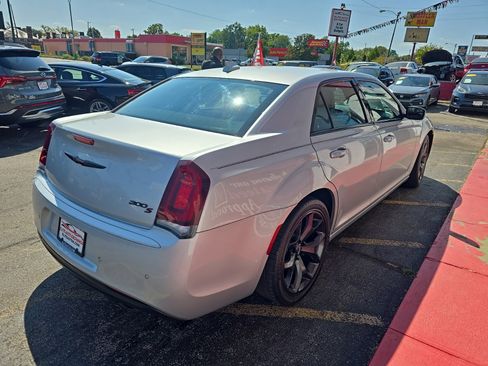 Used 2021 Chrysler 300 S image 5
