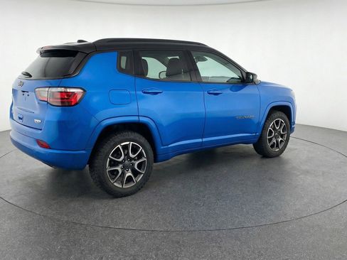 Used 2025 Jeep Compass Trailhawk AWD/4WD image 9