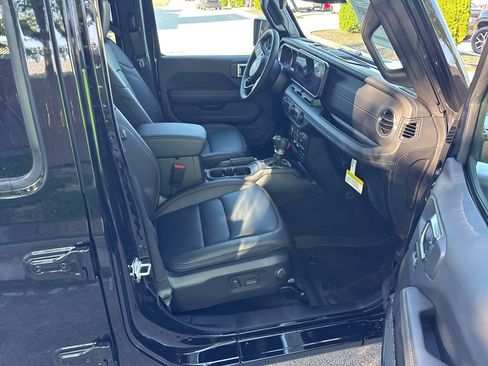 New 2026 Jeep Gladiator Sport AWD/4WD image 12