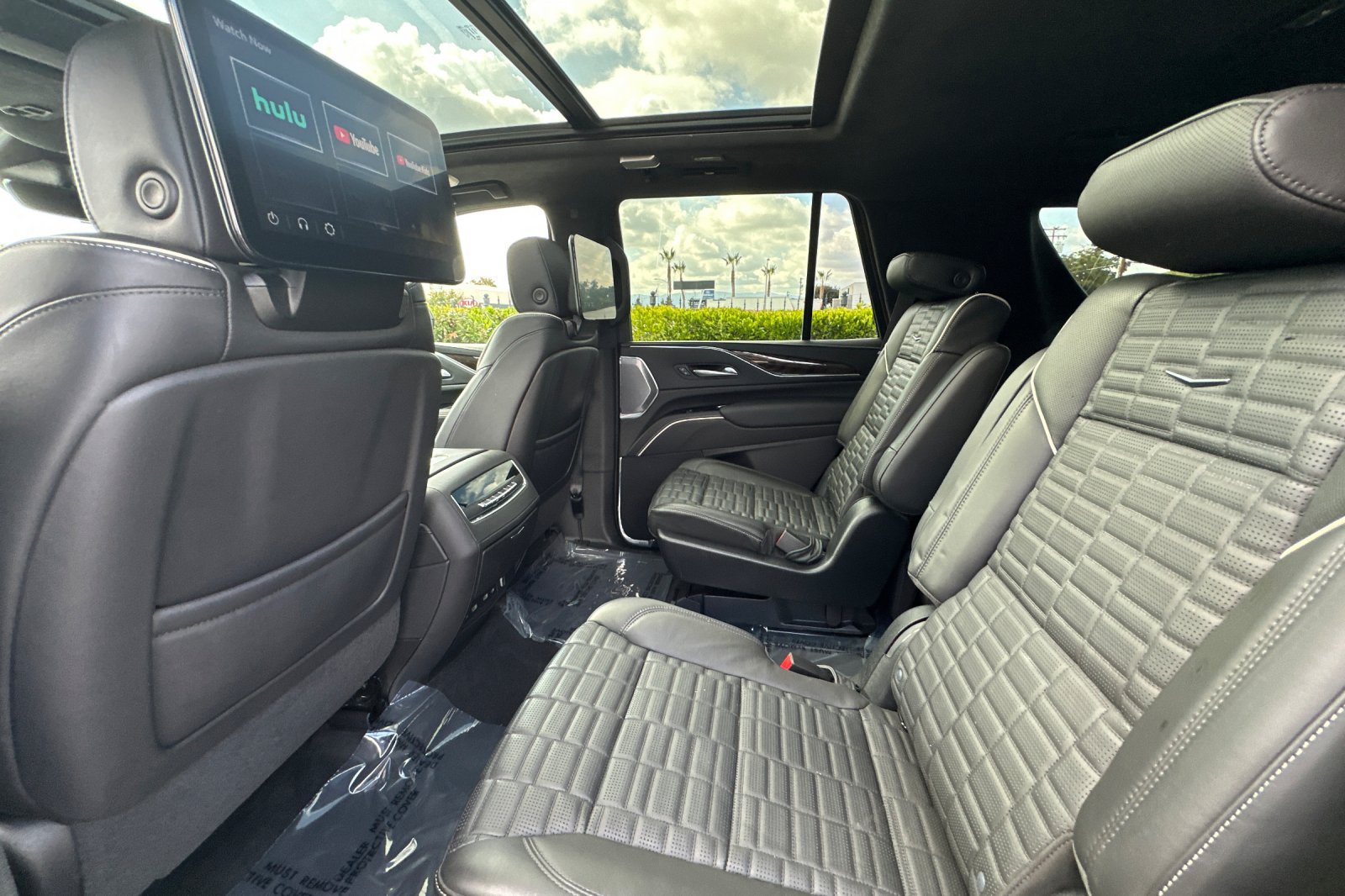 Used 2023 Cadillac Escalade Sport Platinum w/ LPO, ONYX Package AWD/4WD image 12