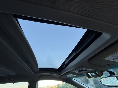 Used 2015 Toyota Sienna XLE Premium image 11