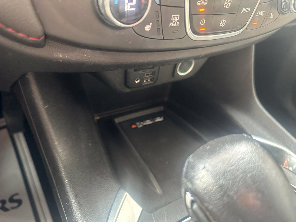 Used 2022 Chevrolet Traverse RS FWD image 41