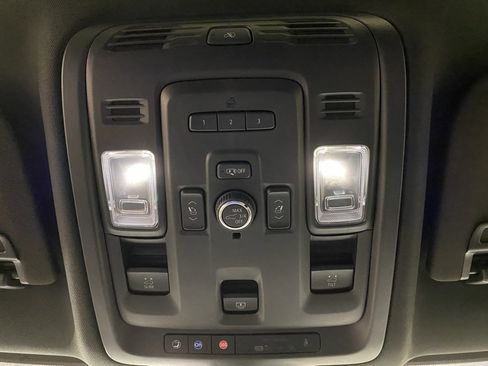 Used 2021 GMC Yukon Denali w/ Denali Premium Package image 35