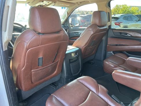 Used 2019 Cadillac Escalade ESV Premium Luxury image 33