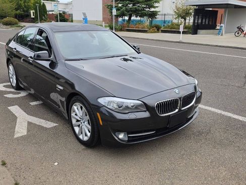 Used 2012 BMW 528i xDrive Sedan AWD/4WD image 3