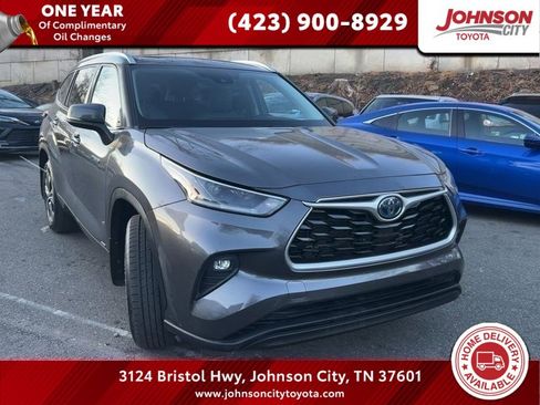 Used 2021 Toyota Highlander XLE image 1