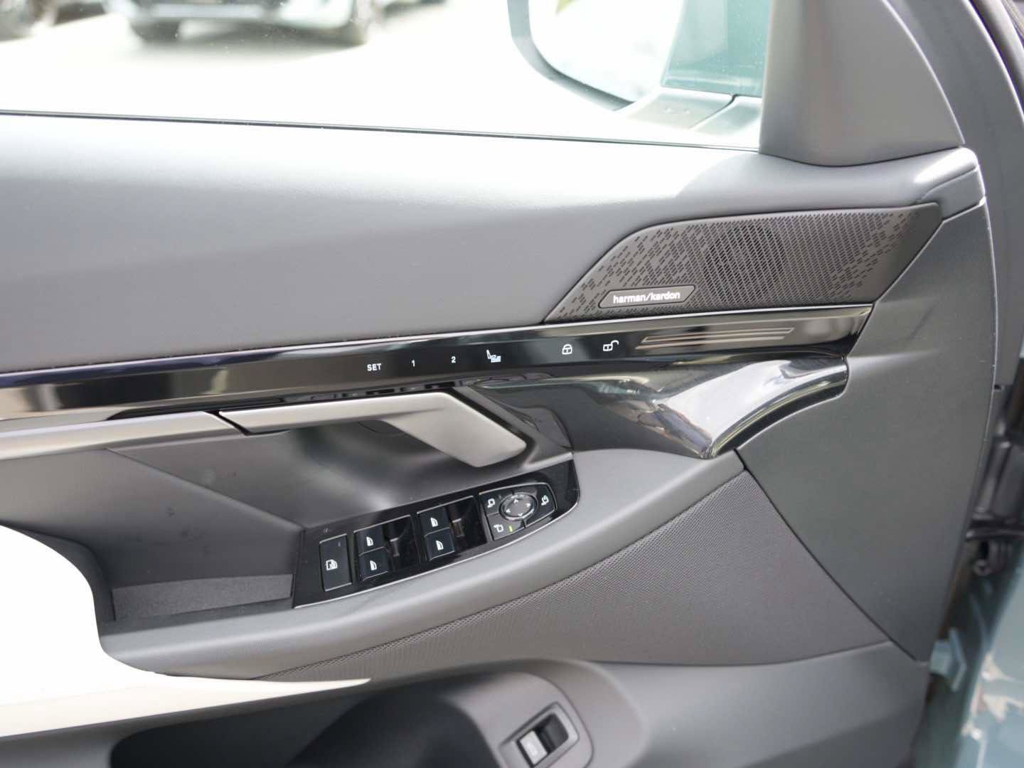 Used 2026 BMW 530i RWD image 12