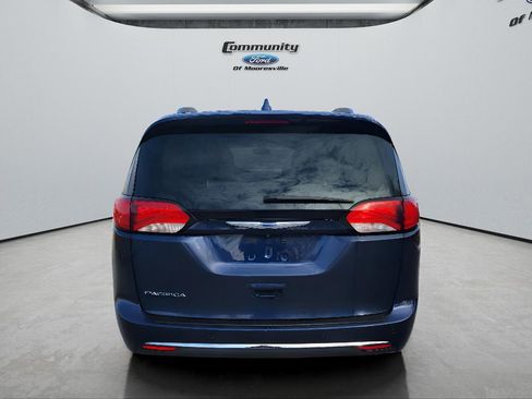 Used 2018 Chrysler Pacifica Touring-L image 8