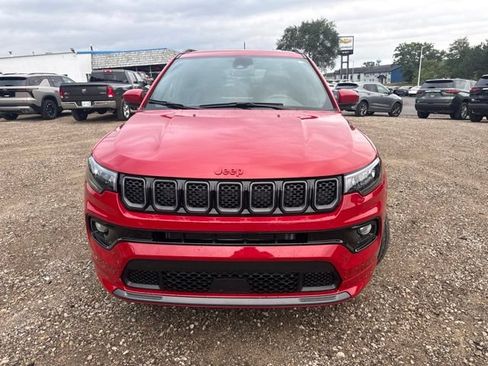 Used 2023 Jeep Compass Limited AWD/4WD image 3