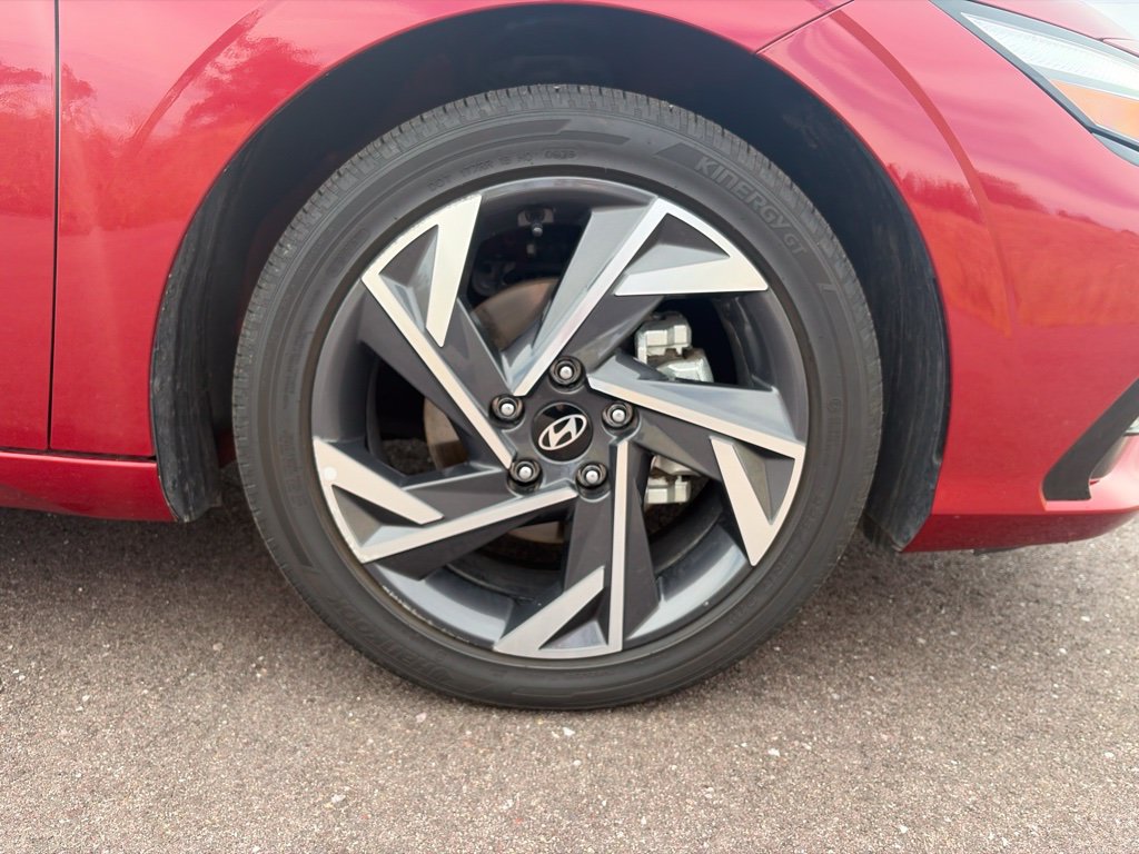 Certified 2025 Hyundai Elantra Limited FWD image 37