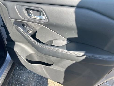 Used 2025 Nissan Rogue SV image 23