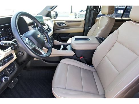 Used 2022 Chevrolet Tahoe Premier w/ Premium Package RWD image 6