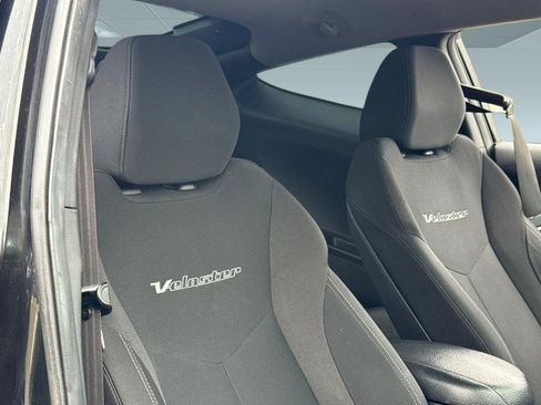 Used 2017 Hyundai Veloster FWD image 31