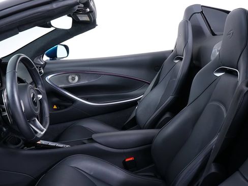 Used 2025 McLaren Artura Spider RWD image 6