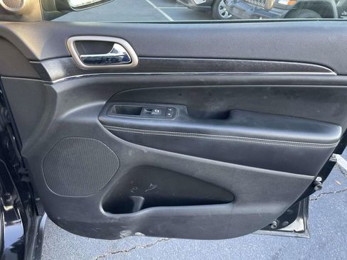 Used 2017 Jeep Grand Cherokee Limited w/ Luxury Group II image 46