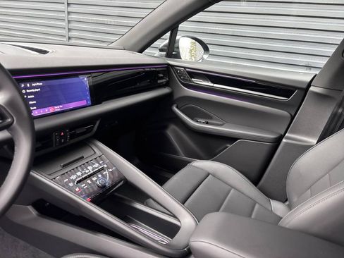 Certified 2026 Porsche Macan 4 Electric AWD/4WD image 11