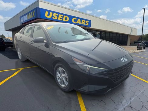 Used 2022 Hyundai Elantra SE FWD image 4