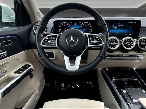 Used 2022 Mercedes-Benz GLB 250 4MATIC image 8