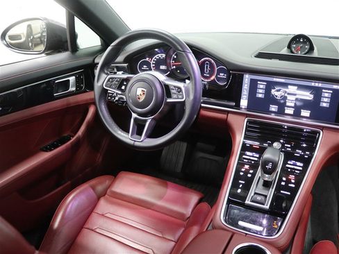 Used 2019 Porsche Panamera 4 image 17