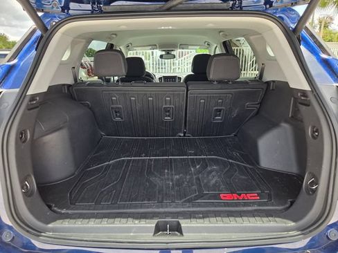 Used 2023 GMC Terrain SLE w/ Driver Convenience Package FWD image 9