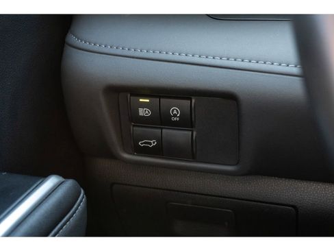 Used 2023 Toyota Highlander LE image 28