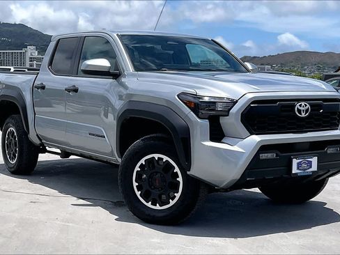 Used 2024 Toyota Tacoma TRD Off-Road AWD/4WD image 21