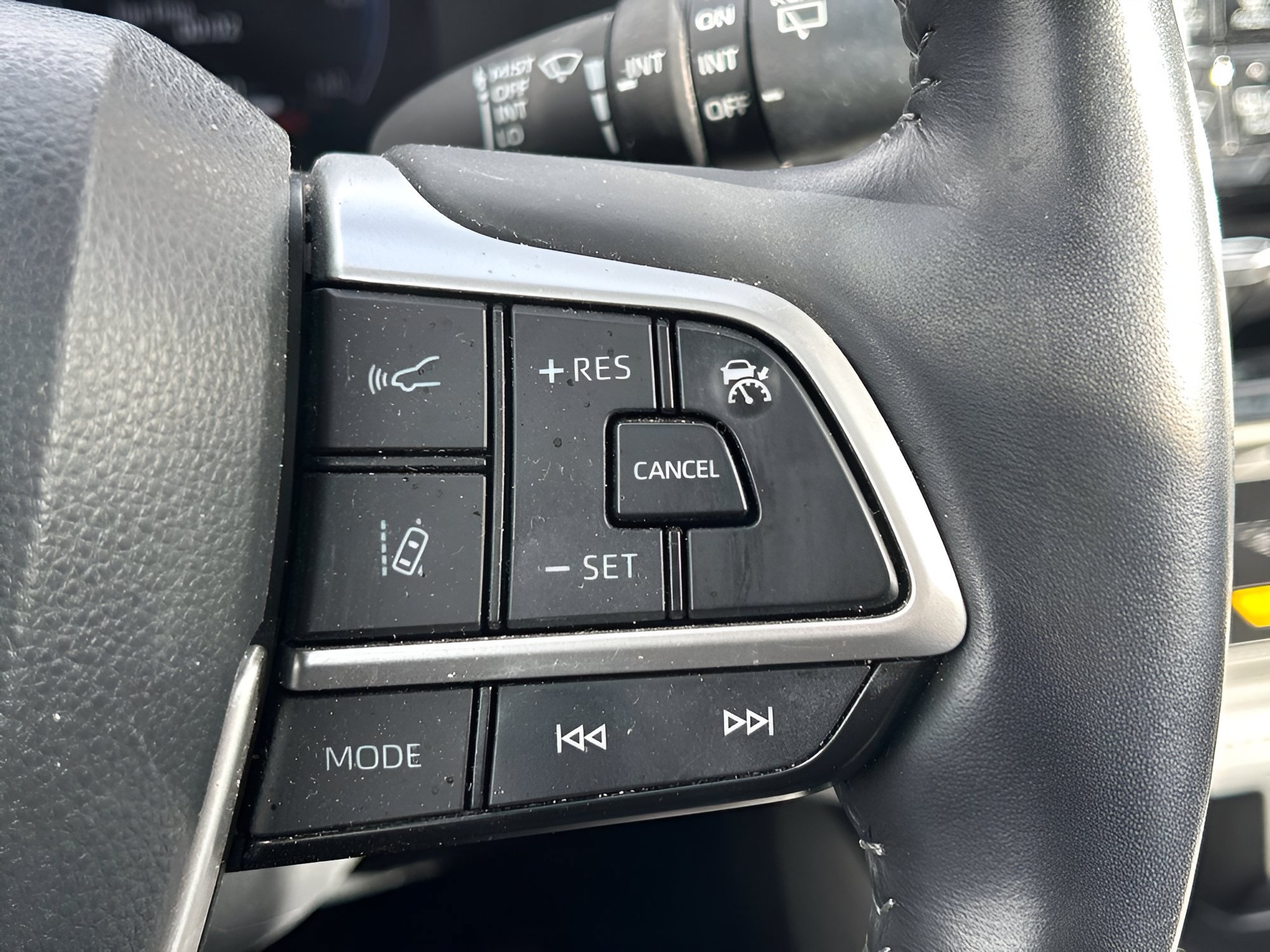 Used 2024 Toyota Highlander Limited AWD/4WD image 27