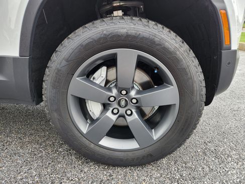 Used 2025 Land Rover Defender 110 S AWD/4WD image 7