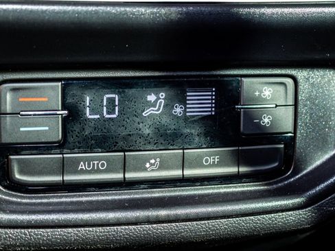 Used 2025 Volkswagen Atlas SE image 17