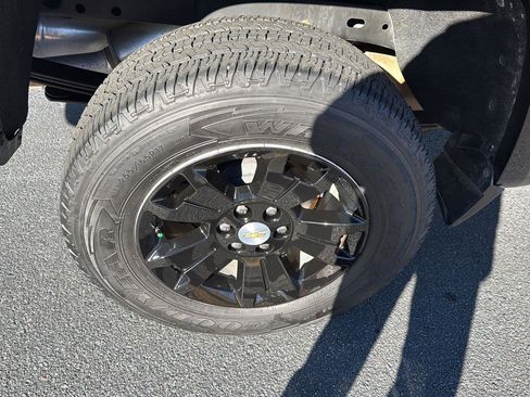 Used 2020 Chevrolet Colorado LT image 34