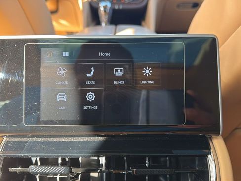 Used 2023 Bentley Bentayga Extended Wheelbase image 31