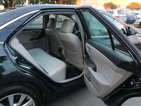 Used 2016 Toyota Camry XLE image 15