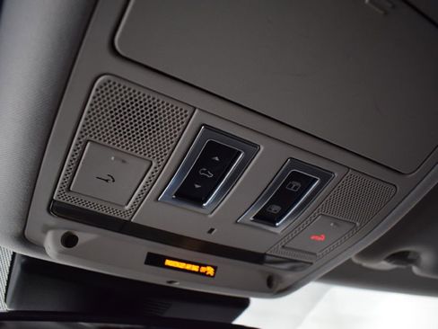 Used 2018 Jaguar F-PACE Premium image 30