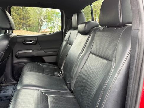 Used 2019 Toyota Tacoma TRD Sport w/ TRD Premium Sport Package image 15