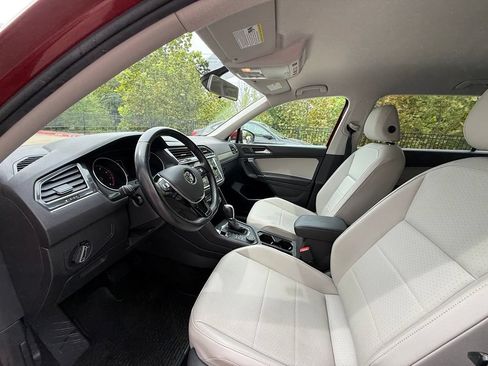 Used 2018 Volkswagen Tiguan SE AWD/4WD image 26