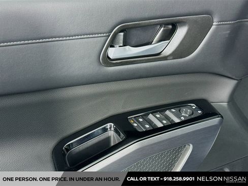 New 2026 Nissan Pathfinder SL image 17