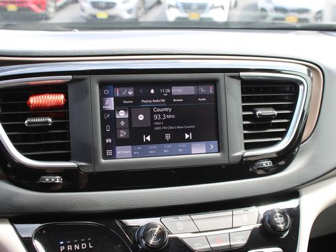 Used 2022 Chrysler Voyager LX FWD image 15