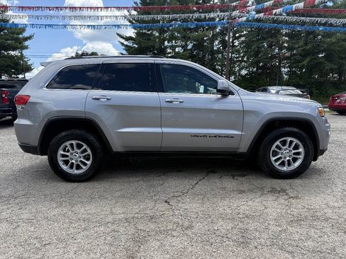 Used 2019 Jeep Grand Cherokee Laredo AWD/4WD image 4