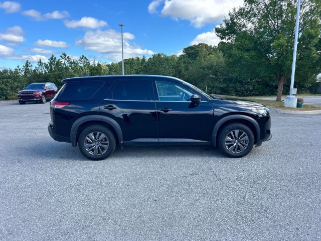 Certified 2024 Nissan Pathfinder S FWD image 2