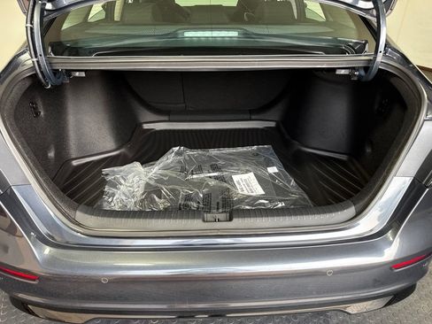 Used 2023 Honda Accord Touring image 9