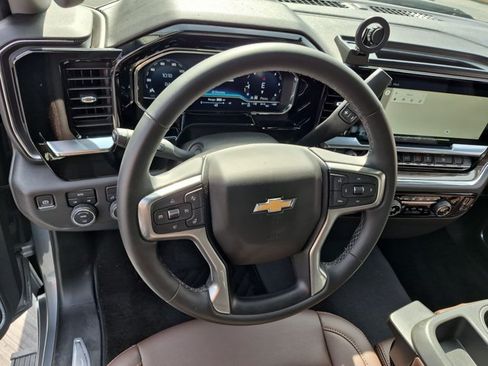 Used 2023 Chevrolet Silverado 1500 LT AWD/4WD image 11