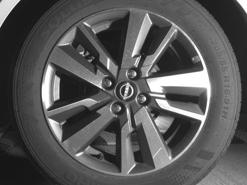 Used 2025 Nissan Versa SV image 14