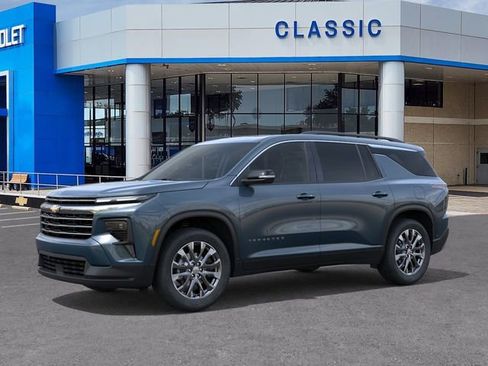 New 2026 Chevrolet Traverse LT w/ Sun and Wheel Package FWD image 2