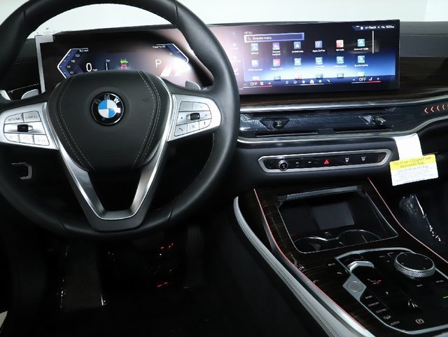 Used 2027 BMW X7 xDrive40i AWD/4WD image 32