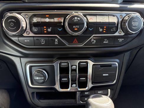 Used 2020 Jeep Gladiator Overland w/ Uconnect 4C Nav & Sound Group image 20