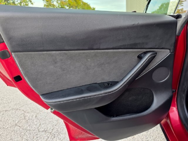 Used 2024 Tesla Model Y Long Range AWD/4WD image 28