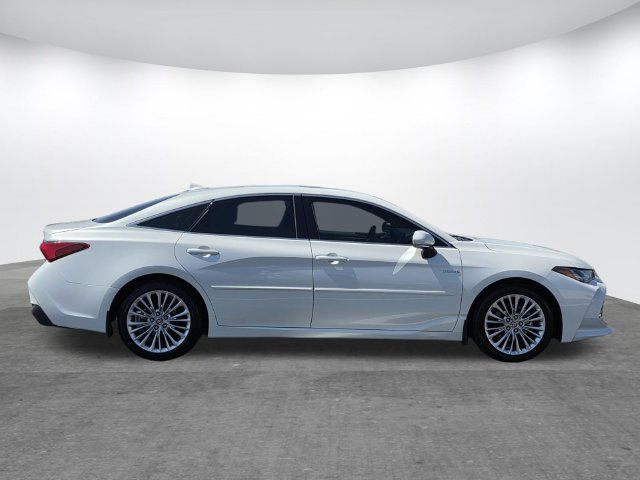 Used 2021 Toyota Avalon Limited FWD image 3