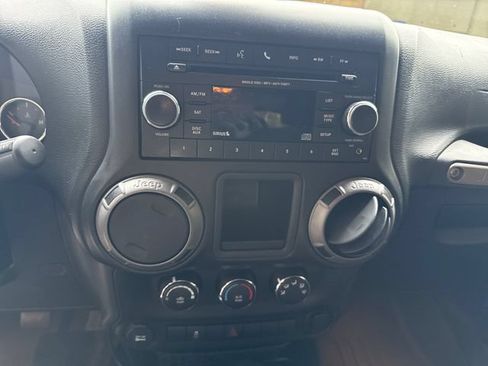 Used 2015 Jeep Wrangler Sport w/ Quick Order Package 23S AWD/4WD image 17